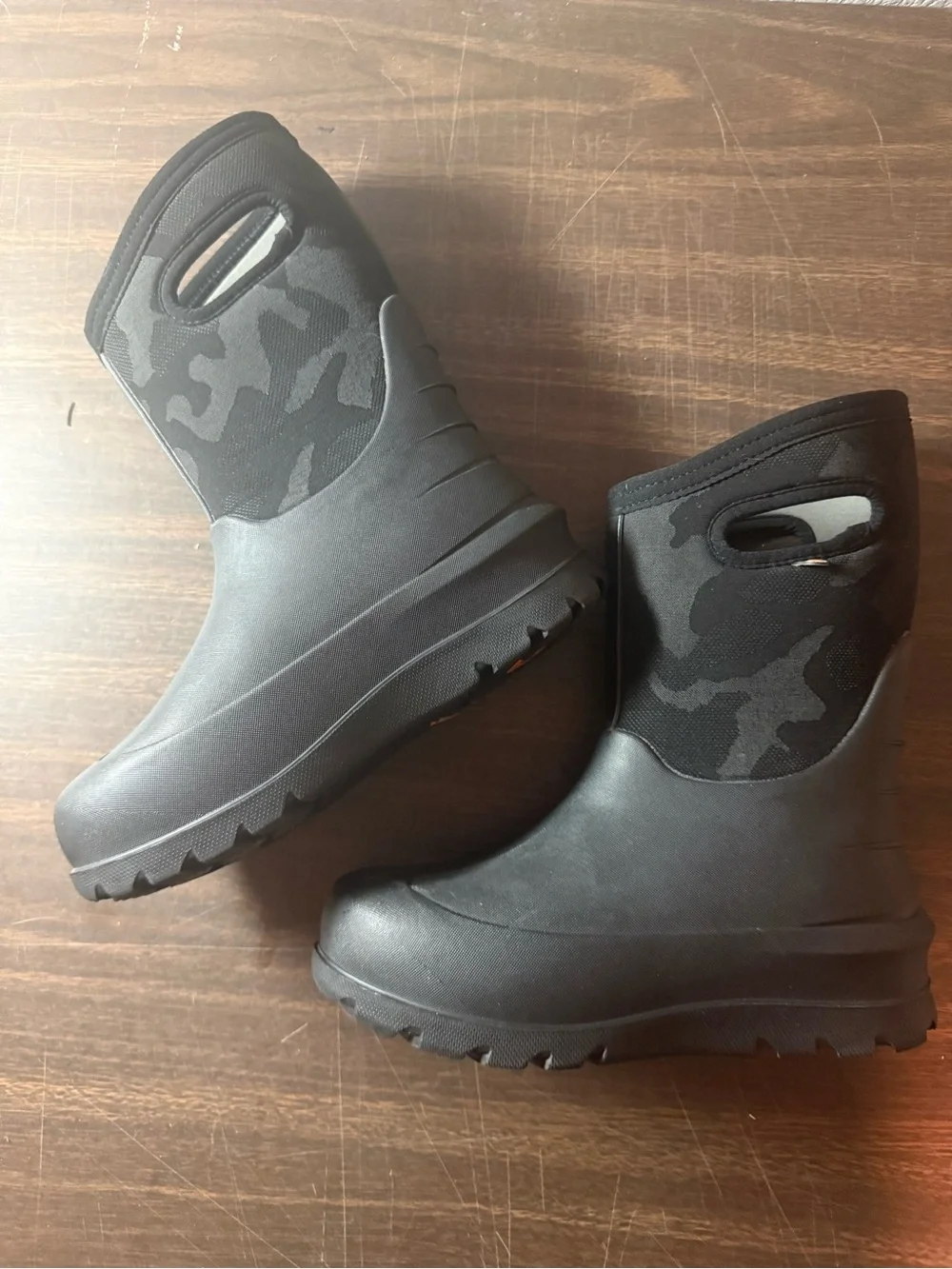 Bogs Neo Classic Mid Boot Waterproof Black Camo Women’s Size 6.5 Youth 4